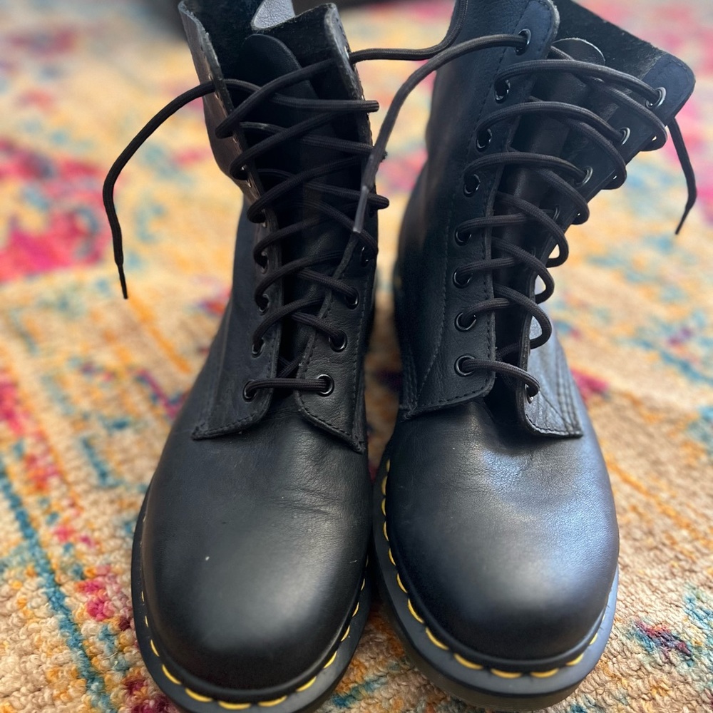 Dr Martens Women's 1460 Pascal size 9UK 11US 43EU